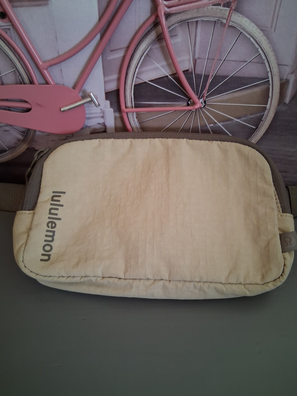lululemon cream waist pouch with gray trim